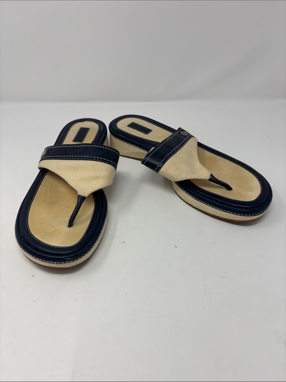 LL Bean | 10 Beige and Navy Thong Sandals